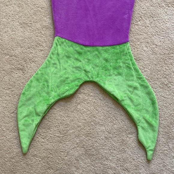 Blankie Tails Mermaid Tail Blanket - Picture 3 of 6